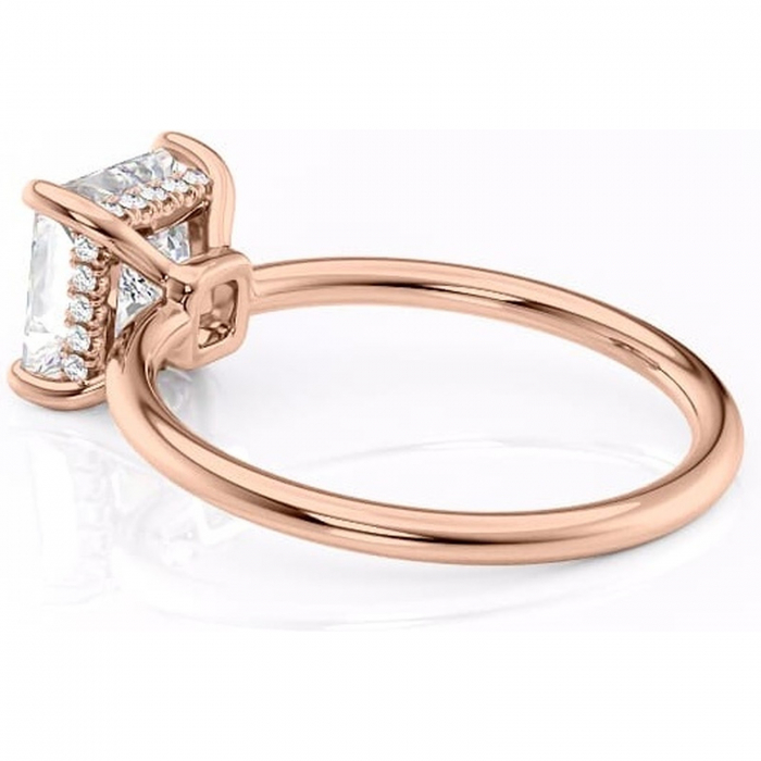 Inel de logodnă Nyla din aur Rose 14kt cu moissanite tăietură princess – Montură Kamellie joasă rafinată pentru profil jos | Personalizează și configurează gratuit online [5]