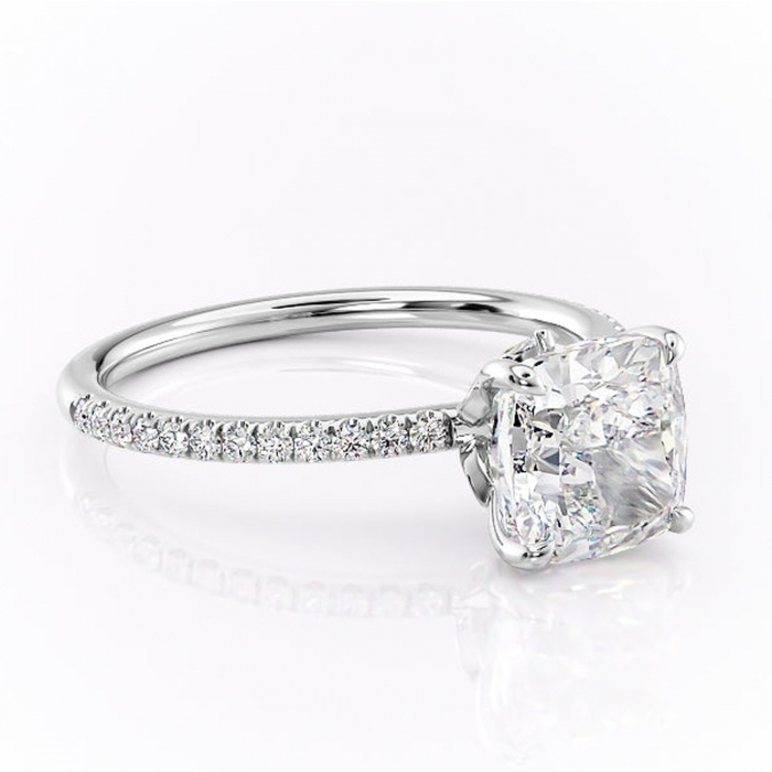 Inel de logodnă Onyxia din aur Alb 14kt cu moissanite tăietură pernă – Montură pavé rafinată pentru profil înalt | Personalizează și configurează gratuit online [1]