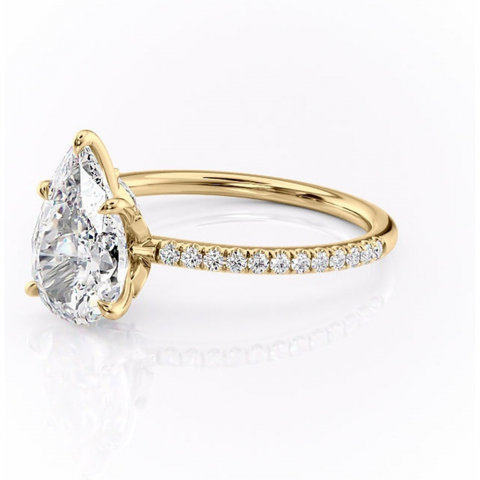Inel de logodnă Onyxia din aur Galben 18kt cu moissanite tăietură pară – Montură pavé rafinată pentru profil înalt | Personalizează și configurează gratuit online [7]