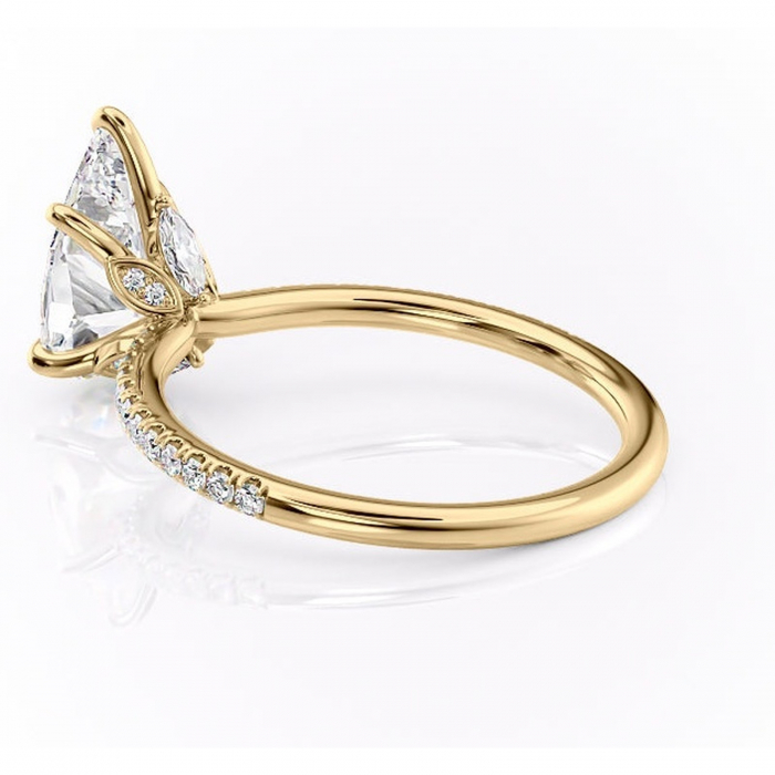 Inel de logodnă Onyxia din aur Galben 18kt cu moissanite tăietură pară – Montură pavé rafinată pentru profil înalt | Personalizează și configurează gratuit online [5]