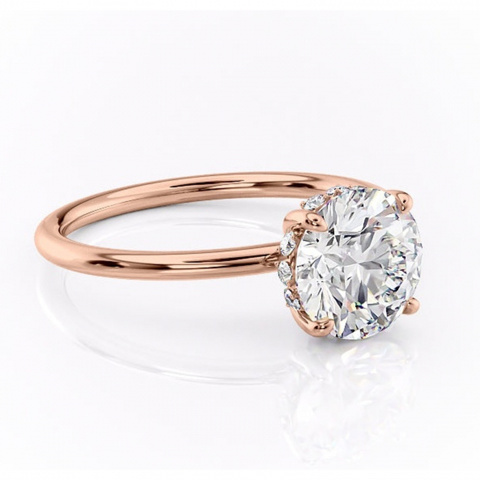 Inel de logodnă Opal din aur Rose 14kt cu moissanite tăietură rotundă – Solitar rafinată pentru profil jos | Personalizează și configurează gratuit online [1]