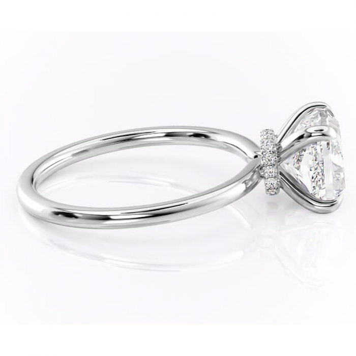 Inel de logodnă Ophelia din aur Alb 14kt cu moissanite tăietură pernă – Solitar rafinată pentru profil înalt | Personalizează și configurează gratuit online [2]