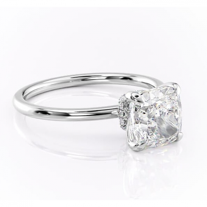 Inel de logodnă Ophelia din aur Alb 14kt cu moissanite tăietură pernă – Solitar rafinată pentru profil înalt | Personalizează și configurează gratuit online [1]