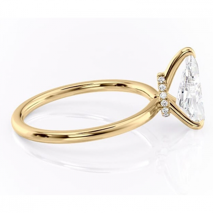 Inel de logodnă Ophelia din aur Galben 14kt cu moissanite tăietură pară – Solitar rafinată pentru profil înalt | Personalizează și configurează gratuit online [2]