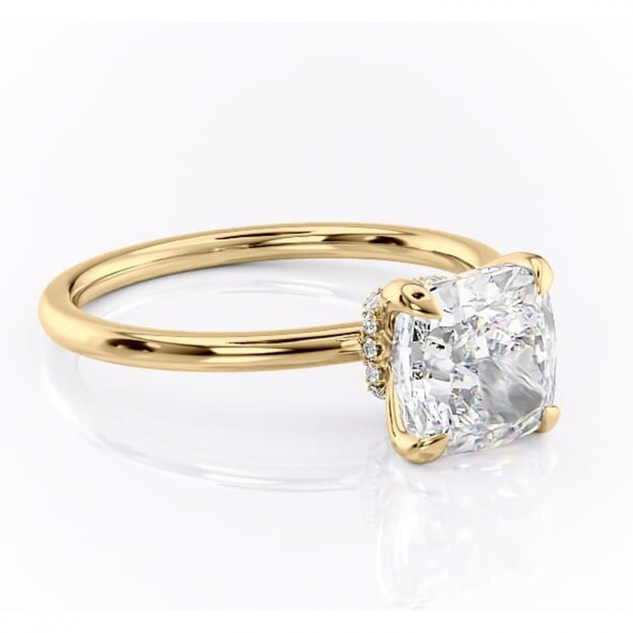 Inel de logodnă Ophelia din aur Galben 14kt cu moissanite tăietură pernă – Solitar rafinată pentru profil înalt | Personalizează și configurează gratuit online [1]