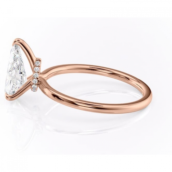 Inel de logodnă Ophelia din aur Rose 18kt cu moissanite tăietură pară – Solitar rafinată pentru profil înalt | Personalizează și configurează gratuit online [6]