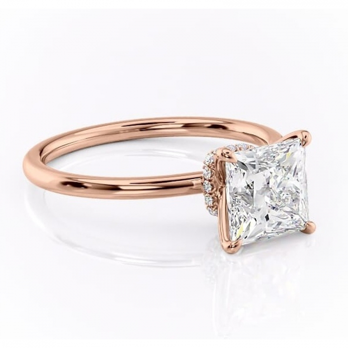 Inel de logodnă Ophelia din aur Rose 18kt cu moissanite tăietură princess – Solitar rafinată pentru profil înalt | Personalizează și configurează gratuit online [1]