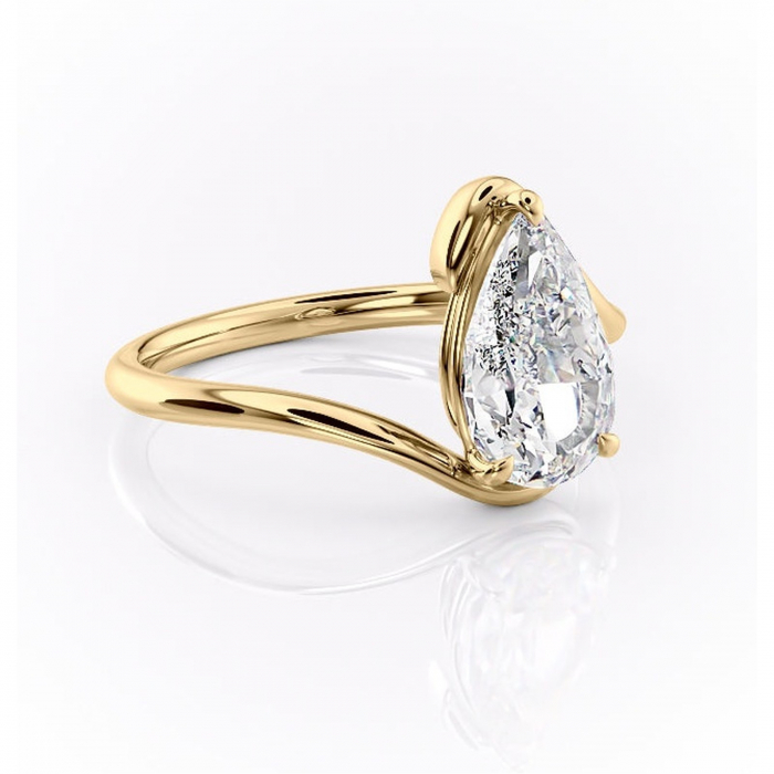 Inel de logodnă Orielle din aur Galben 18kt cu moissanite tăietură pară – Solitar rafinată pentru profil mediu | Personalizează și configurează gratuit online [1]