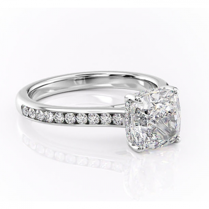 Inel de logodnă Perla din aur Alb 18kt cu moissanite tăietură pernă – Montură cu canal rafinată pentru profil înalt | Personalizează și configurează gratuit online [1]