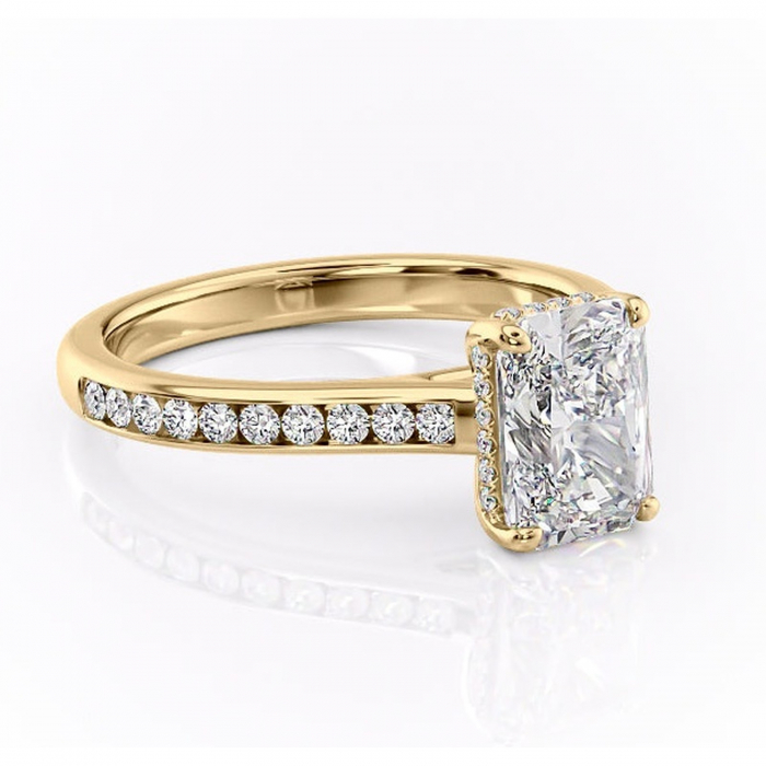 Inel de logodnă Perla din aur Galben 14kt cu moissanite tăietură radiantă – Montură cu canal rafinată pentru profil înalt | Personalizează și configurează gratuit online [1]