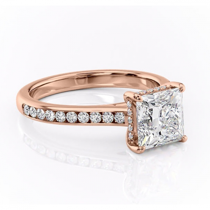 Inel de logodnă Perla din aur Rose 14kt cu moissanite tăietură princess – Montură cu canal rafinată pentru profil înalt | Personalizează și configurează gratuit online [1]