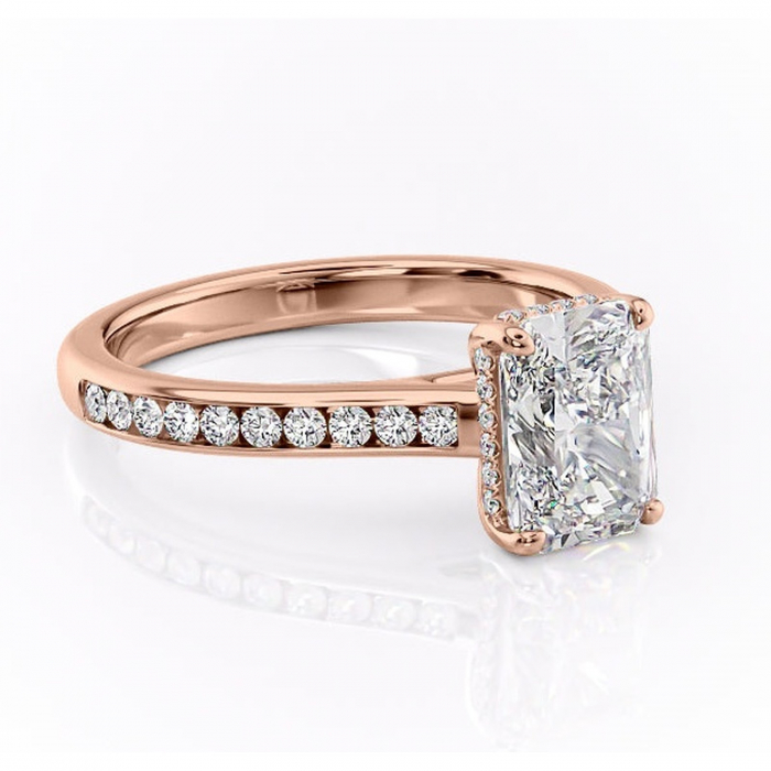 Inel de logodnă Perla din aur Rose 14kt cu moissanite tăietură radiantă – Montură cu canal rafinată pentru profil înalt | Personalizează și configurează gratuit online [1]