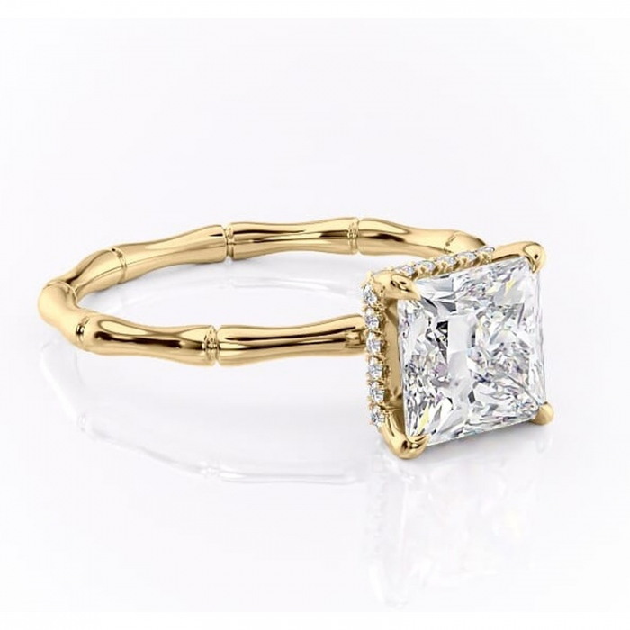 Inel de logodnă Poppy din aur Galben 18kt cu moissanite tăietură princess – Solitar rafinată pentru profil înalt | Personalizează și configurează gratuit online [1]