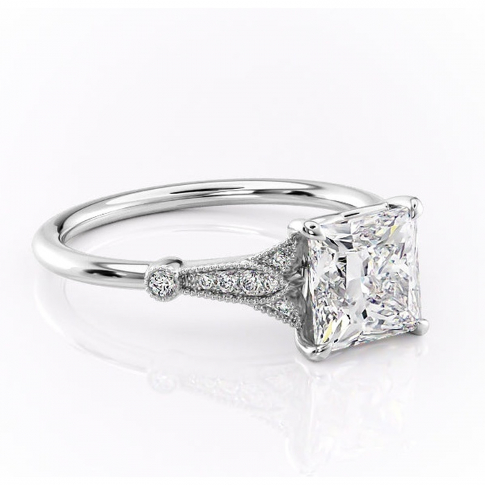 Inel de logodnă Quartzelle din aur Alb 14kt cu moissanite tăietură princess – Pietre laterale rafinată pentru profil înalt | Personalizează și configurează gratuit online [1]