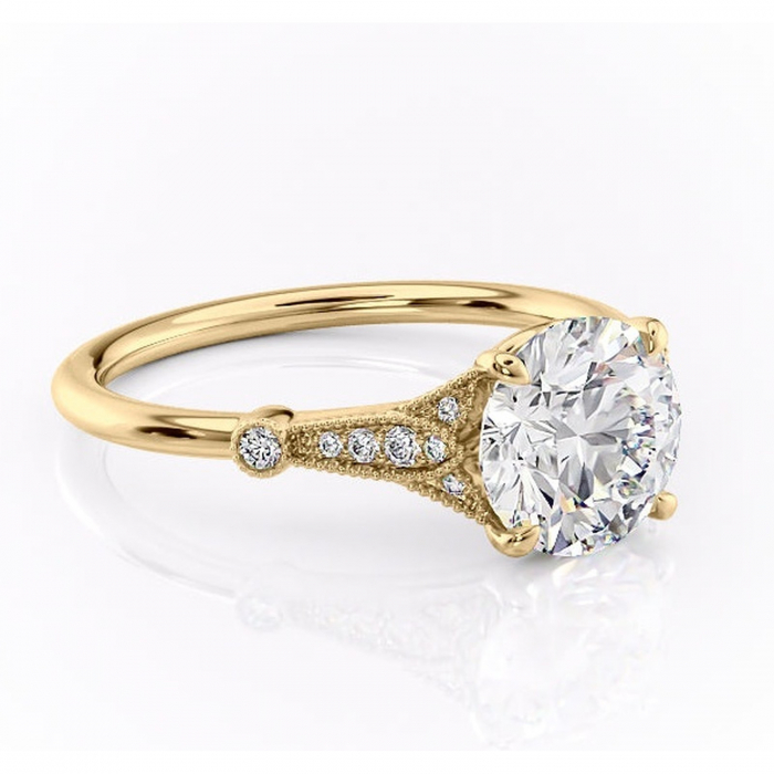 Inel de logodnă Quartzelle din aur Galben 14kt cu moissanite tăietură rotundă – Pietre laterale rafinată pentru profil înalt | Personalizează și configurează gratuit online [1]