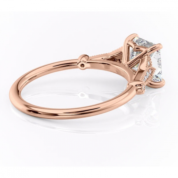 Inel de logodnă Quartzelle din aur Rose 18kt cu moissanite tăietură princess – Pietre laterale rafinată pentru profil înalt | Personalizează și configurează gratuit online [3]
