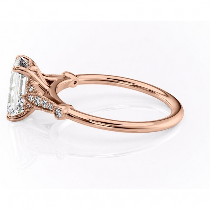 Inel de logodnă Quartzelle din aur Rose 14kt cu moissanite tăietură smarald – Pietre laterale rafinată pentru profil înalt | Personalizează și configurează gratuit online [6]