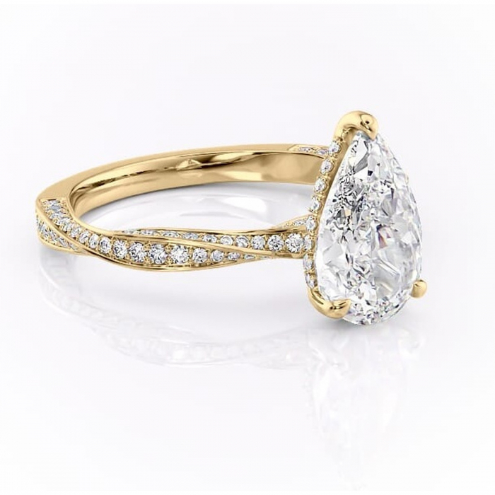 Inel de logodnă Rhea din aur Galben 18kt cu moissanite tăietură pară – Montură pavé rafinată pentru profil înalt | Personalizează și configurează gratuit online [1]
