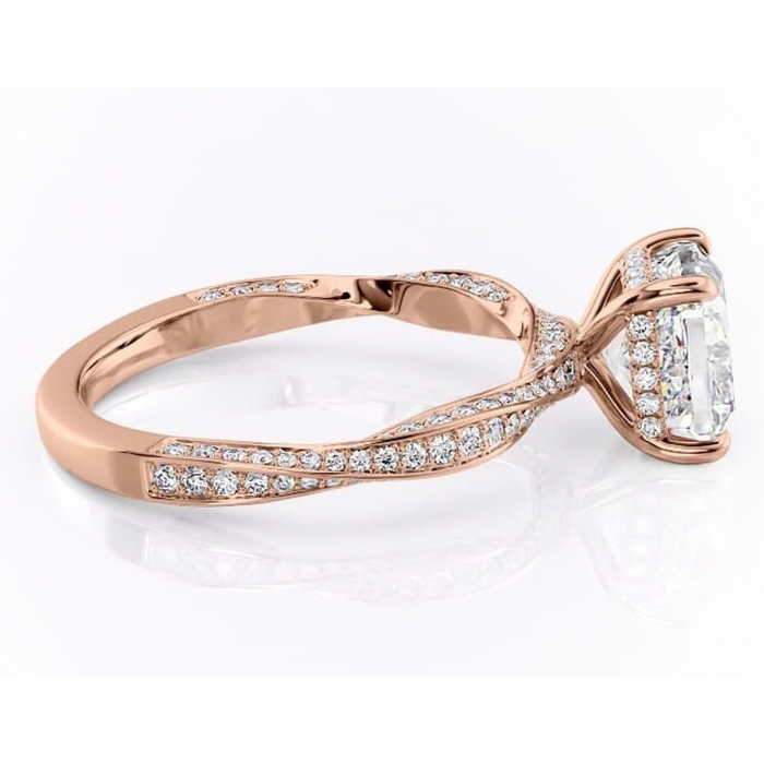 Inel de logodnă Rhea din aur Rose 14kt cu moissanite tăietură pernă – Montură pavé rafinată pentru profil înalt | Personalizează și configurează gratuit online [2]
