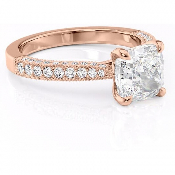 Inel de logodnă Romy din aur Rose 18kt cu moissanite tăietură pernă – Montură pavé rafinată pentru profil înalt | Personalizează și configurează gratuit online [1]
