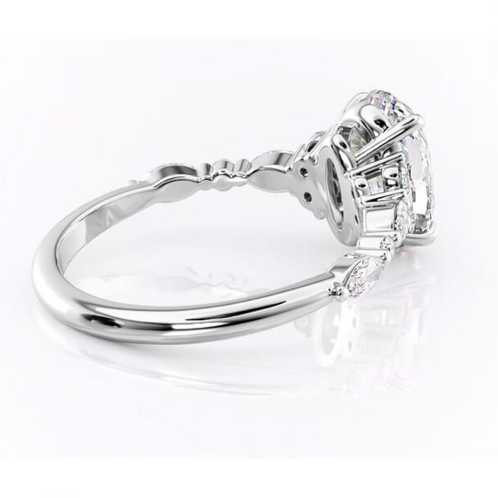 Inel de logodnă Rosamund din aur Alb 14kt cu moissanite tăietură ovală – Pietre laterale rafinată pentru profil mediu | Personalizează și configurează gratuit online [3]