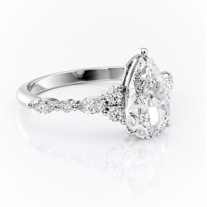 Inel de logodnă Rosamund din aur Alb 14kt cu moissanite tăietură pară – Pietre laterale rafinată pentru profil mediu | Personalizează și configurează gratuit online [1]