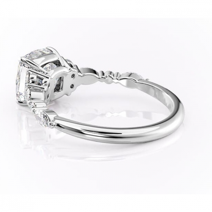 Inel de logodnă Rosamund din aur Alb 14kt cu moissanite tăietură pernă – Pietre laterale rafinată pentru profil mediu | Personalizează și configurează gratuit online [5]