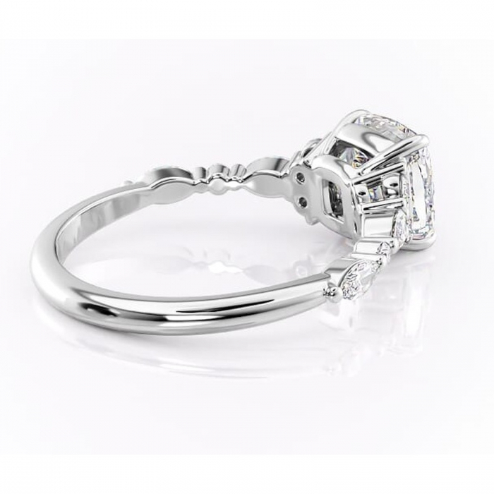 Inel de logodnă Rosamund din aur Alb 14kt cu moissanite tăietură pernă – Pietre laterale rafinată pentru profil mediu | Personalizează și configurează gratuit online [3]