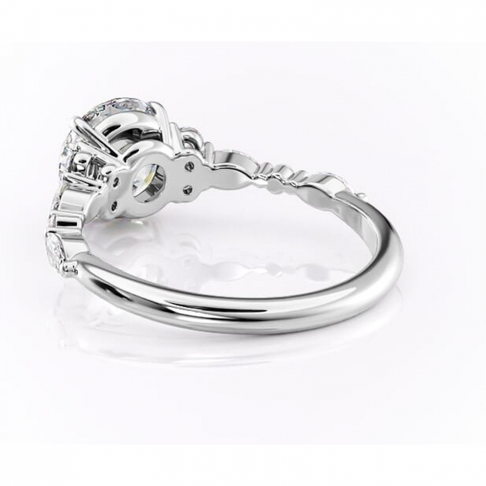 Inel de logodnă Rosamund din aur Alb 14kt cu moissanite tăietură rotundă – Pietre laterale rafinată pentru profil mediu | Personalizează și configurează gratuit online [4]