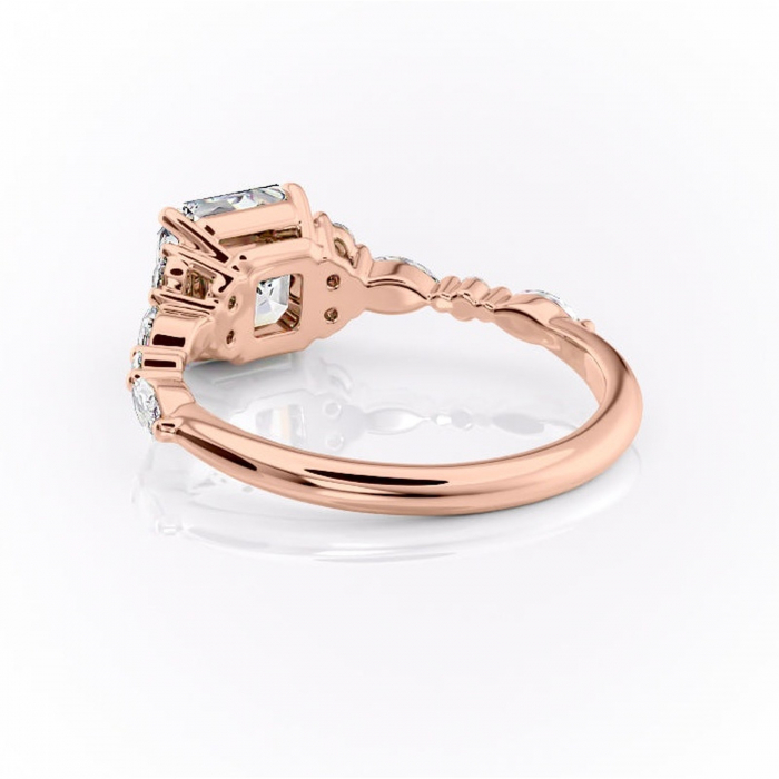 Inel de logodnă Rosamund din aur Rose 14kt cu moissanite tăietură asscher – Pietre laterale rafinată pentru profil mediu | Personalizează și configurează gratuit online [4]
