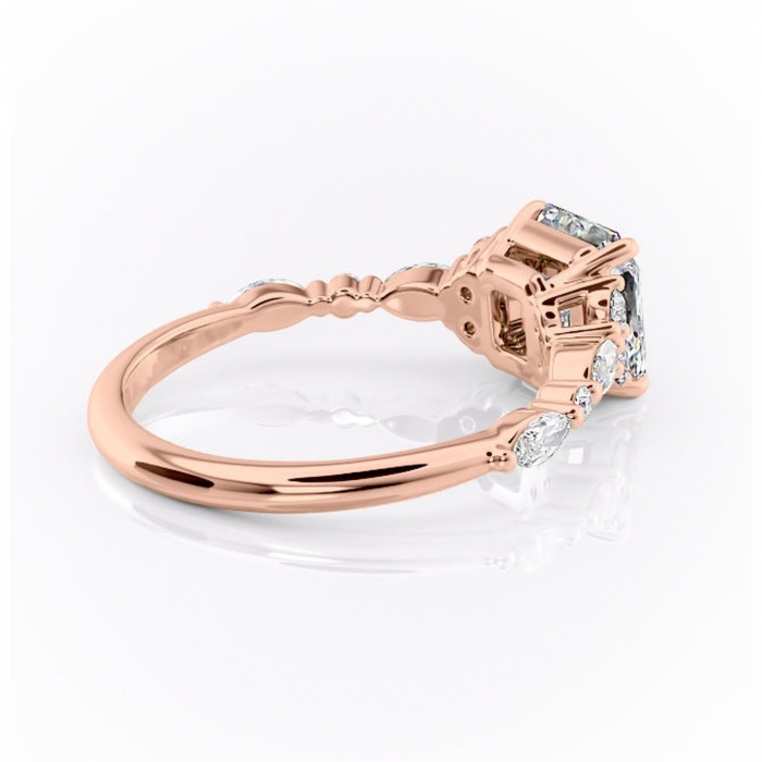 Inel de logodnă Rosamund din aur Rose 14kt cu moissanite tăietură asscher – Pietre laterale rafinată pentru profil mediu | Personalizează și configurează gratuit online [3]