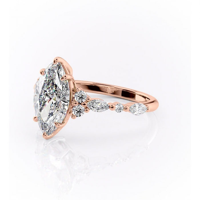Inel de logodnă Rosamund din aur Rose 14kt cu moissanite tăietură marquise – Pietre laterale rafinată pentru profil mediu | Personalizează și configurează gratuit online [7]