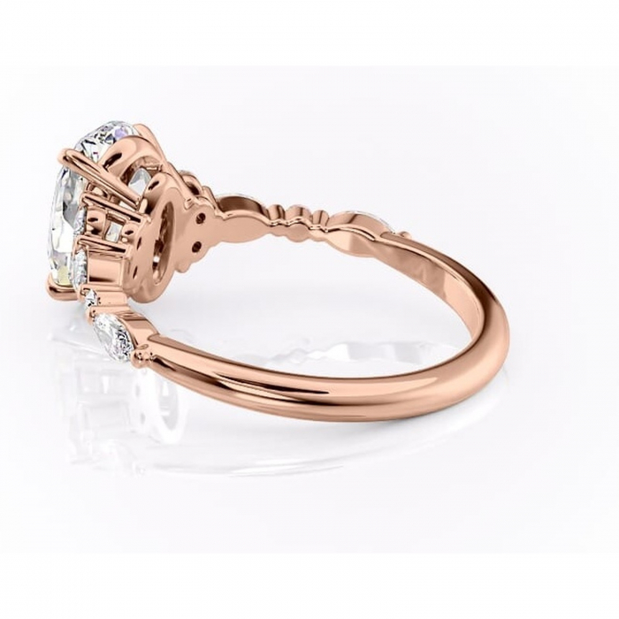 Inel de logodnă Rosamund din aur Rose 14kt cu moissanite tăietură ovală – Pietre laterale rafinată pentru profil mediu | Personalizează și configurează gratuit online [5]