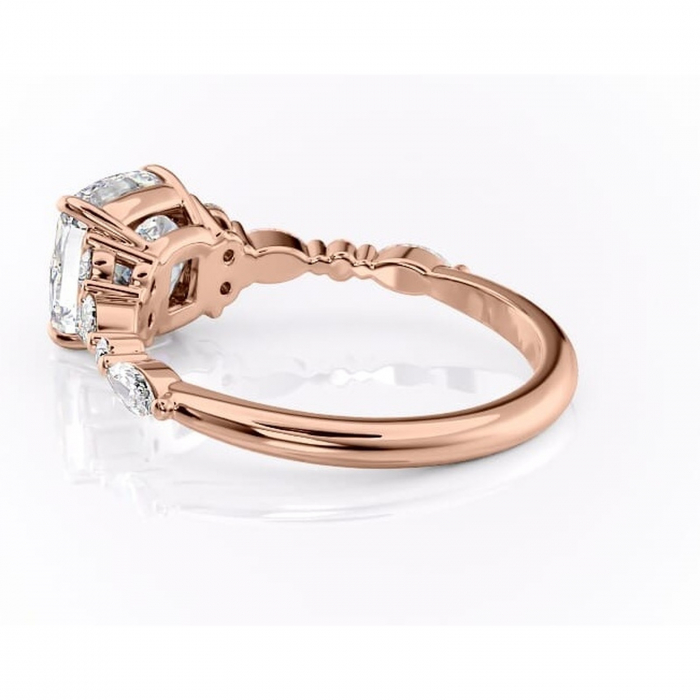 Inel de logodnă Rosamund din aur Rose 18kt cu moissanite tăietură pernă – Pietre laterale rafinată pentru profil mediu | Personalizează și configurează gratuit online [5]