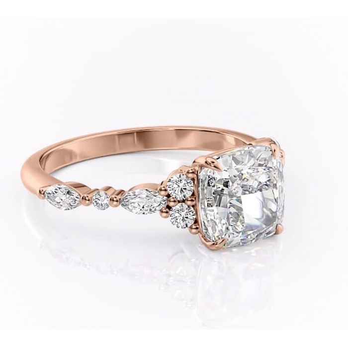 Inel de logodnă Rosamund din aur Rose 18kt cu moissanite tăietură pernă – Pietre laterale rafinată pentru profil mediu | Personalizează și configurează gratuit online [1]