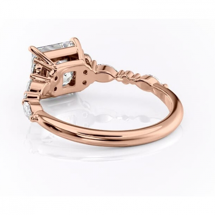 Inel de logodnă Rosamund din aur Rose 14kt cu moissanite tăietură princess – Pietre laterale rafinată pentru profil mediu | Personalizează și configurează gratuit online [4]