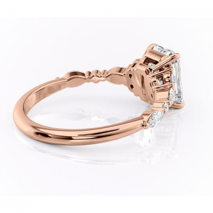 Inel de logodnă Rosamund din aur Rose 14kt cu moissanite tăietură radiantă – Pietre laterale rafinată pentru profil mediu | Personalizează și configurează gratuit online [3]