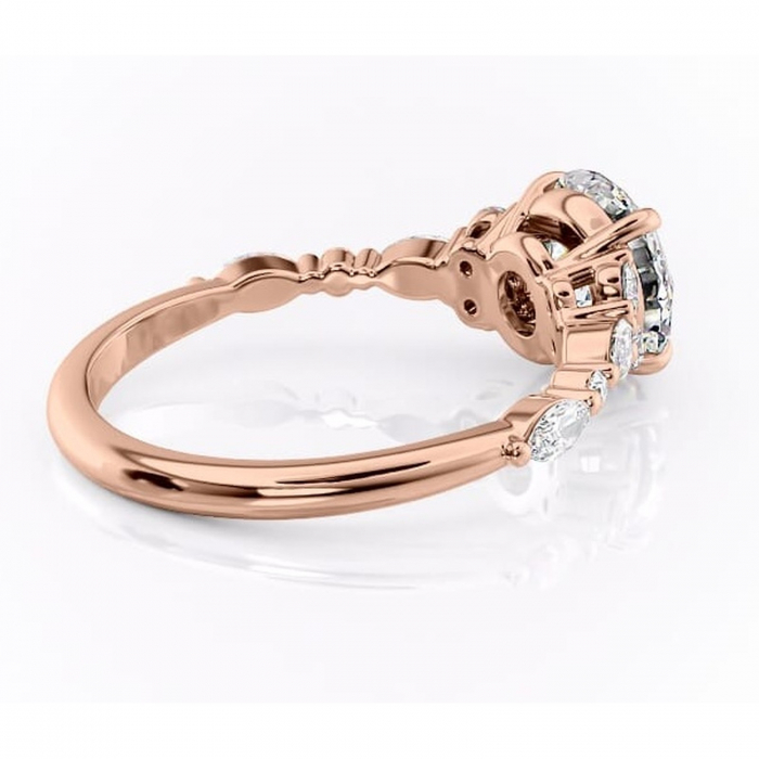 Inel de logodnă Rosamund din aur Rose 14kt cu moissanite tăietură rotundă – Pietre laterale rafinată pentru profil mediu | Personalizează și configurează gratuit online [3]