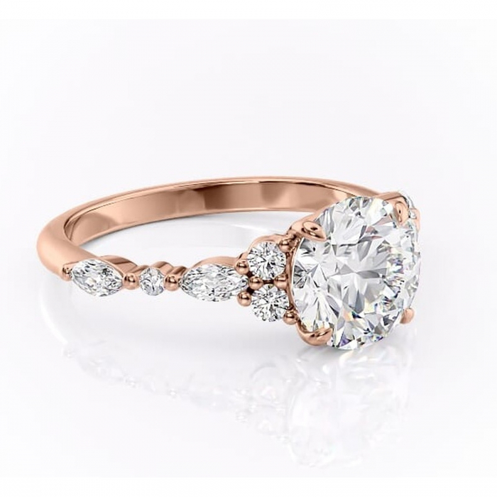 Inel de logodnă Rosamund din aur Rose 14kt cu moissanite tăietură rotundă – Pietre laterale rafinată pentru profil mediu | Personalizează și configurează gratuit online [1]