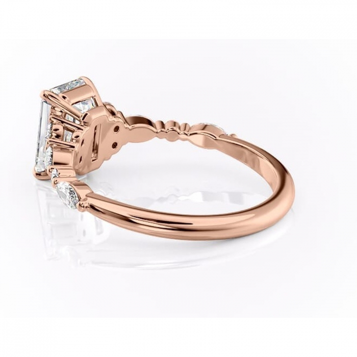 Inel de logodnă Rosamund din aur Rose 14kt cu moissanite tăietură smarald – Pietre laterale rafinată pentru profil mediu | Personalizează și configurează gratuit online [5]