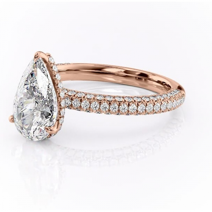 Inel de logodnă Rosewyn din aur Rose 18kt cu moissanite tăietură pară – Montură pavé rafinată pentru profil înalt | Personalizează și configurează gratuit online [7]