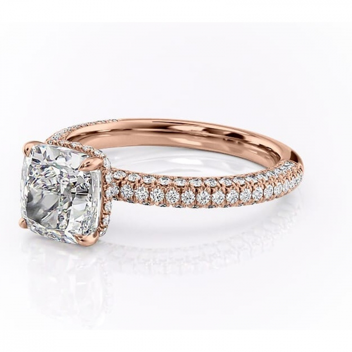 Inel de logodnă Rosewyn din aur Rose 18kt cu moissanite tăietură pernă – Montură pavé rafinată pentru profil înalt | Personalizează și configurează gratuit online [7]