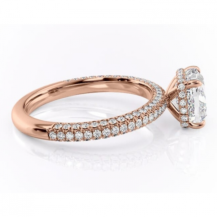 Inel de logodnă Rosewyn din aur Rose 18kt cu moissanite tăietură pernă – Montură pavé rafinată pentru profil înalt | Personalizează și configurează gratuit online [2]