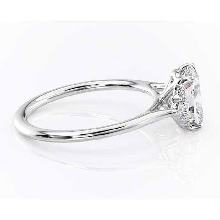 Inel de logodnă Rowena din aur Alb 14kt cu moissanite tăietură pernă – Montură cu trei pietre rafinată pentru profil înalt | Personalizează și configurează gratuit online [2]