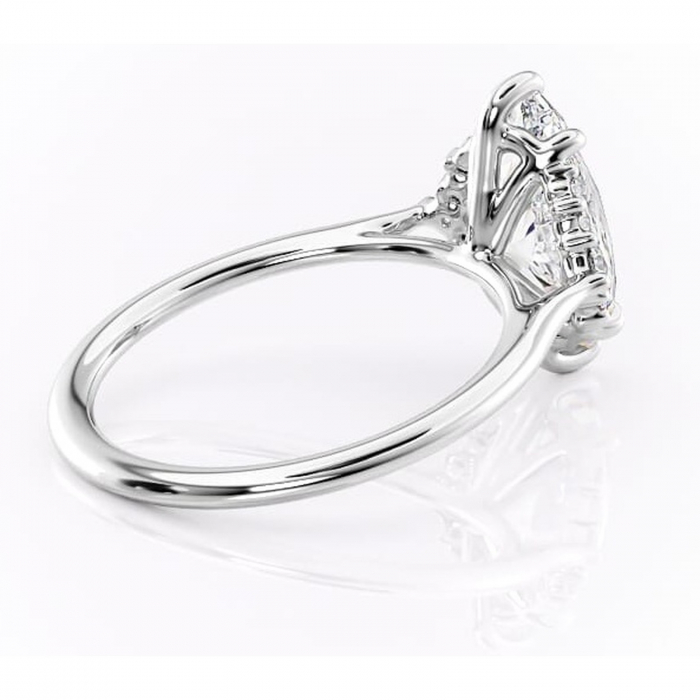 Inel de logodnă Rowena din aur Alb 14kt cu moissanite tăietură marquise – Montură cu trei pietre rafinată pentru profil înalt | Personalizează și configurează gratuit online [3]