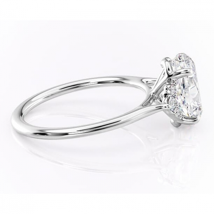 Inel de logodnă Rowena din aur Alb 14kt cu moissanite tăietură ovală – Montură cu trei pietre rafinată pentru profil înalt | Personalizează și configurează gratuit online [2]