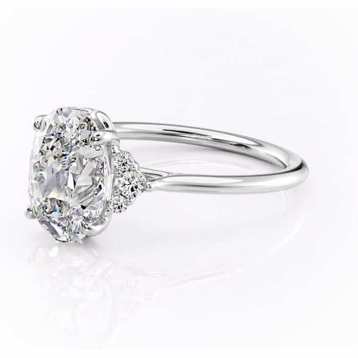 Inel de logodnă Rowena din aur Alb 14kt cu moissanite tăietură ovală – Montură cu trei pietre rafinată pentru profil înalt | Personalizează și configurează gratuit online [7]