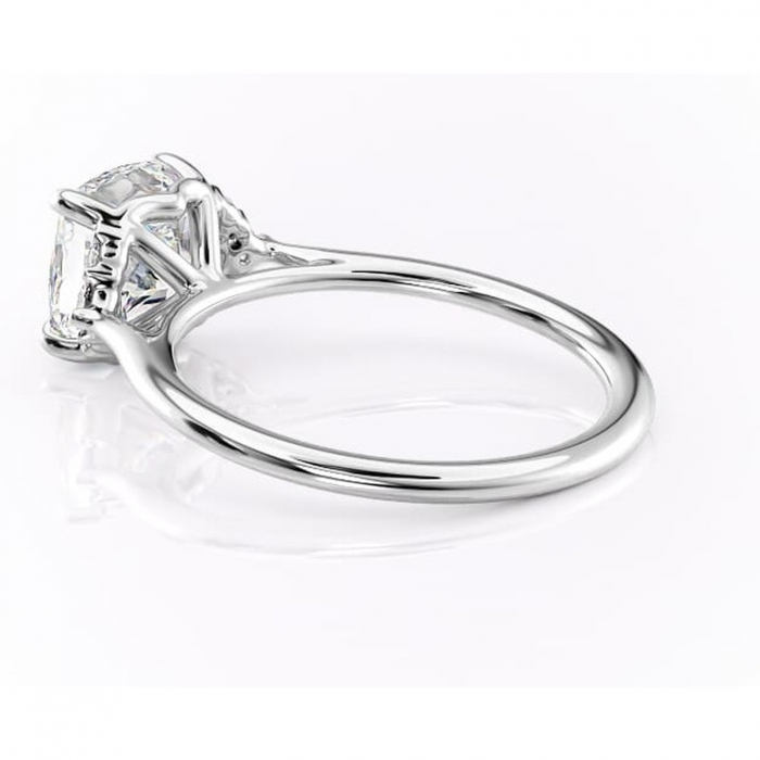 Inel de logodnă Rowena din aur Alb 14kt cu moissanite tăietură pernă – Montură cu trei pietre rafinată pentru profil înalt | Personalizează și configurează gratuit online [5]