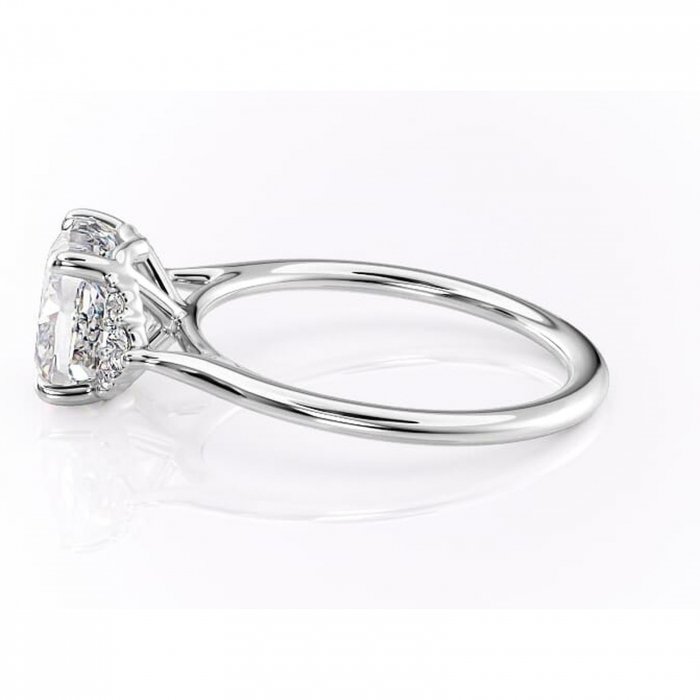 Inel de logodnă Rowena din aur Alb 14kt cu moissanite tăietură pernă – Montură cu trei pietre rafinată pentru profil înalt | Personalizează și configurează gratuit online [6]