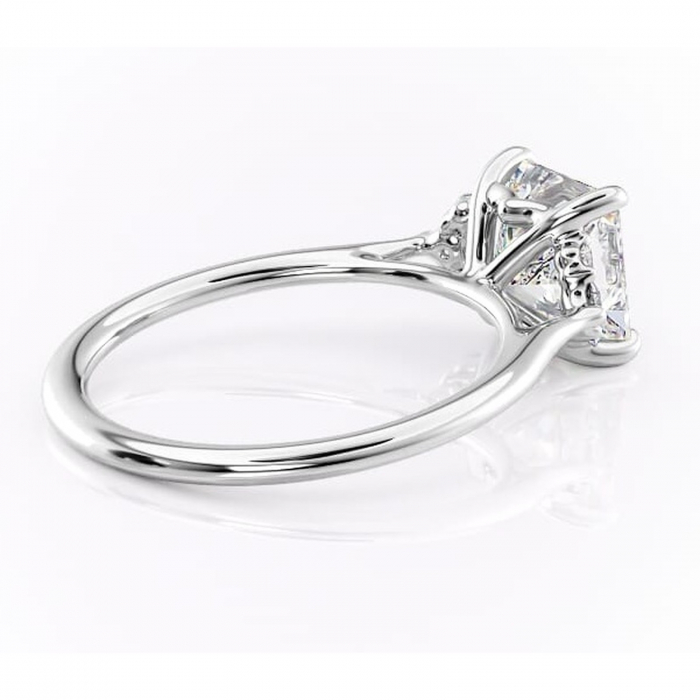 Inel de logodnă Rowena din aur Alb 14kt cu moissanite tăietură princess – Montură cu trei pietre rafinată pentru profil înalt | Personalizează și configurează gratuit online [3]